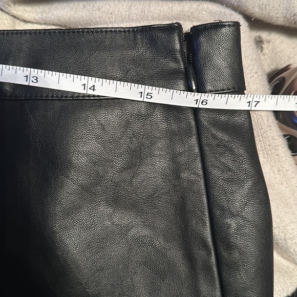 Victoria’s Secret faux leather shorts Large - Picture 10 of 11